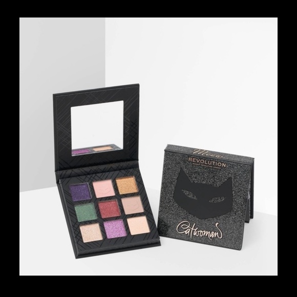 REVOLUTION 
CATWOMAN™ X REVOLUTION JEWEL THIEF EYESHADOW PALETTE - Picture 1 of 5